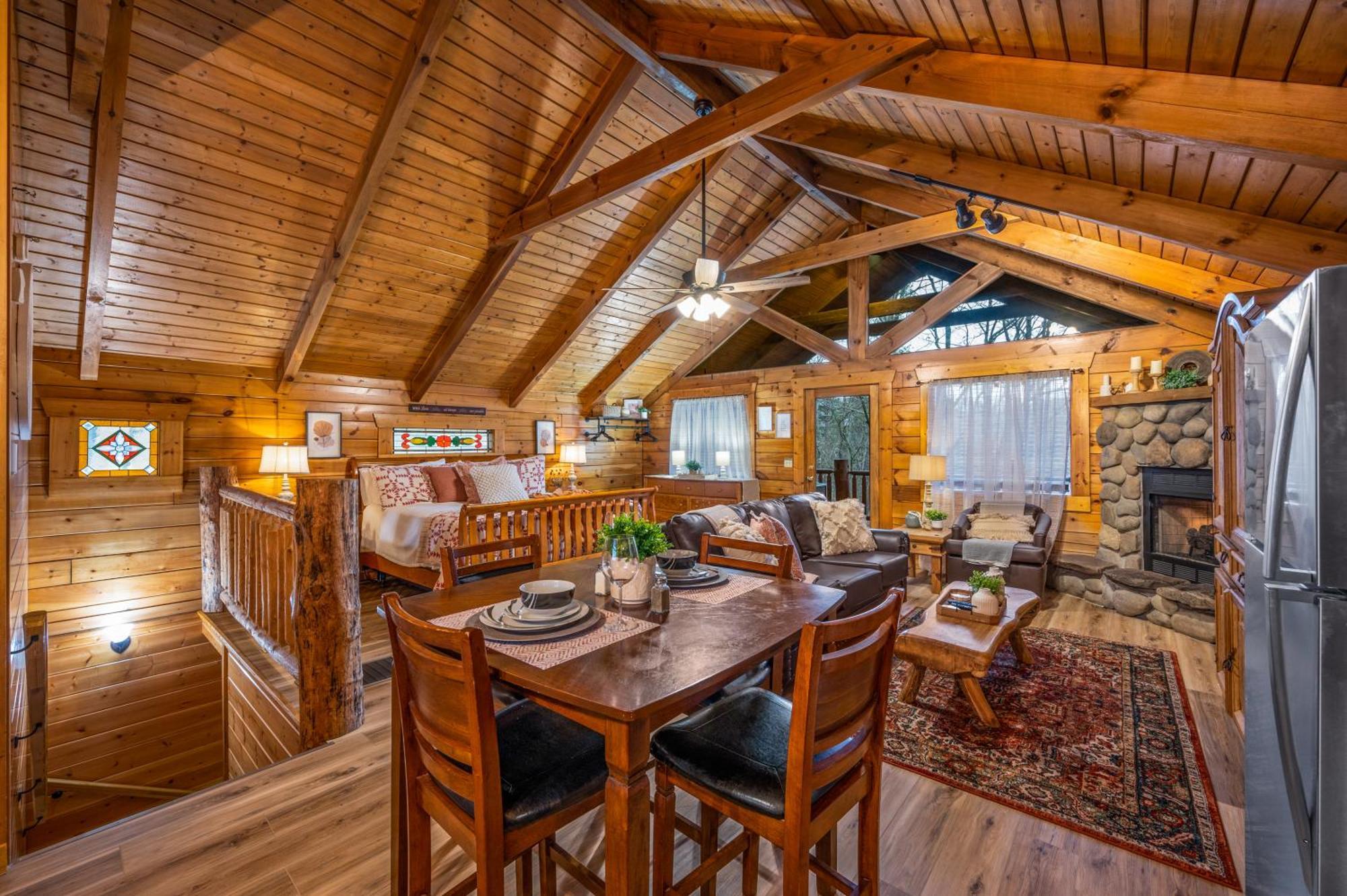 Log Cabin, Hot Tub, Fireplace, Pool Table & Views! Sevierville Kültér fotó