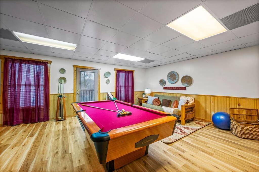 Log Cabin, Hot Tub, Fireplace, Pool Table & Views! Sevierville Kültér fotó