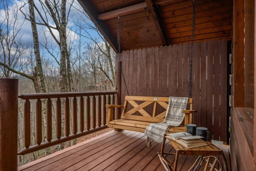 Log Cabin, Hot Tub, Fireplace, Pool Table & Views! Sevierville Kültér fotó